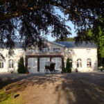 Vue de l'allée des roses Vue de l'allée des roses